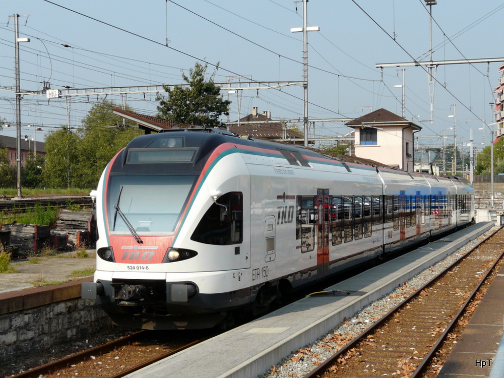 SBB - Triebzug RABe 524 014-8 im Bahnhofsareal von Chiasso am 30.09.2011