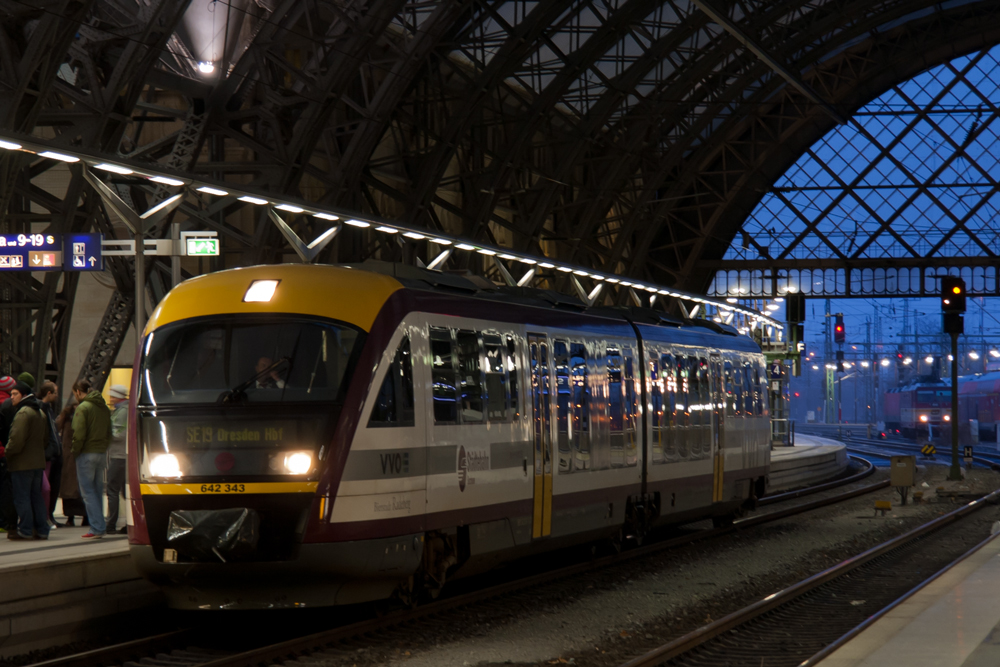 SBS 642 343/843 nach der Ankunft als Wintersportexpress aus Kurort Altenberg im Dresdner Hbf. 05.01.2013