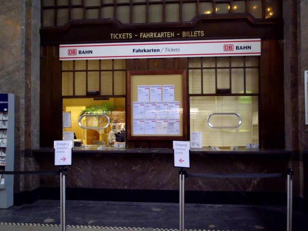 Schalter im Lindauer Bahnhof am 09.03.2013.