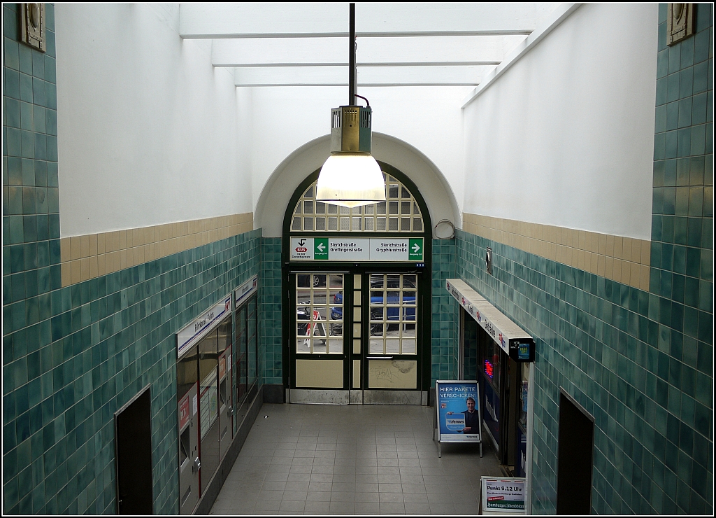 Schalterhalle der aufwendig renovierten Hamburger U-Bahnstation  Sierichstrae  im Stadtteil Winterhude. 11.8.2013
