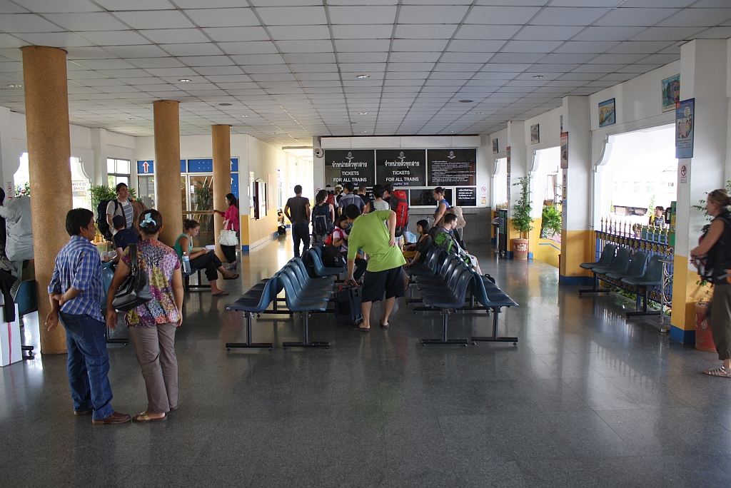 Schalterhalle des Bf. Nong Khai am 17.Juni 2011.