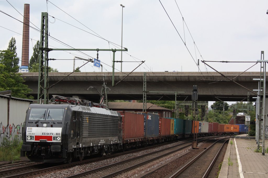 Schenker Mietlok MRCE ES 64 F4-803 am 31.7.12 mit einem Containerzug in Hamburg-Harburg.