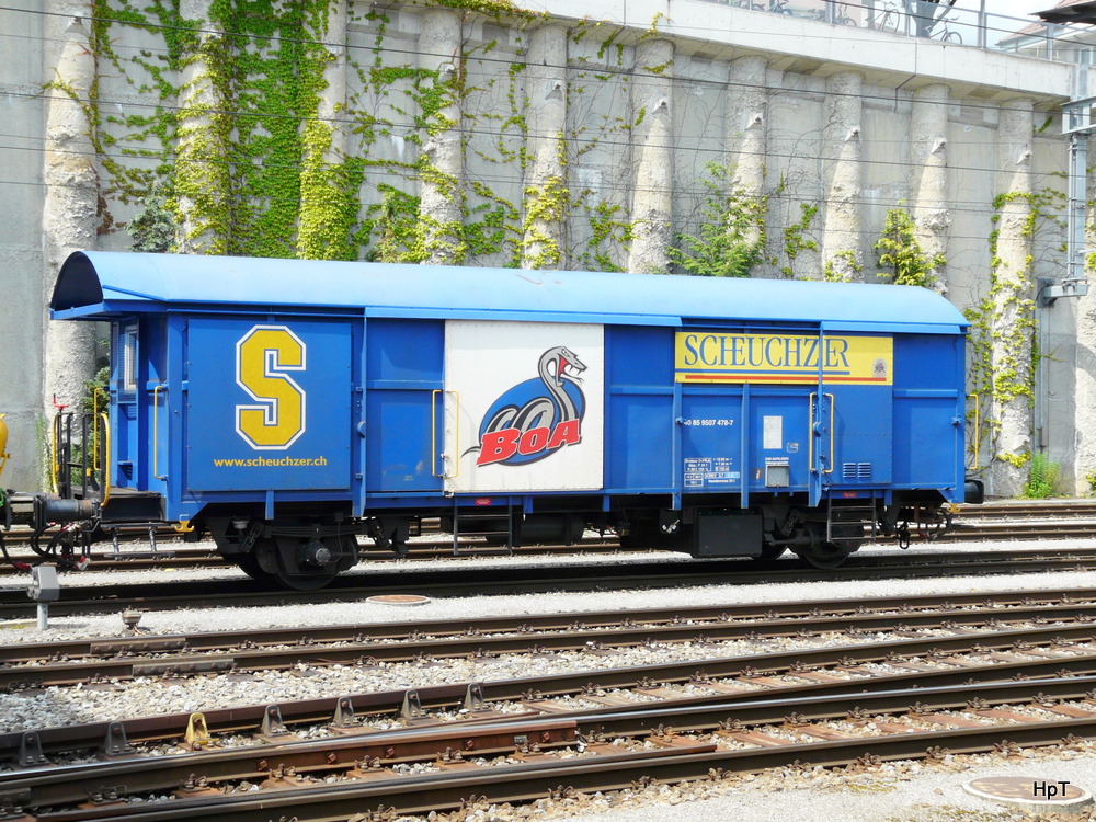 Scheuchzer Gleisbau - Materialwagen Xs 40 85 95 07 478-7 ( ex Postwagen)im Bahnhof Spiez am 01.07.2011