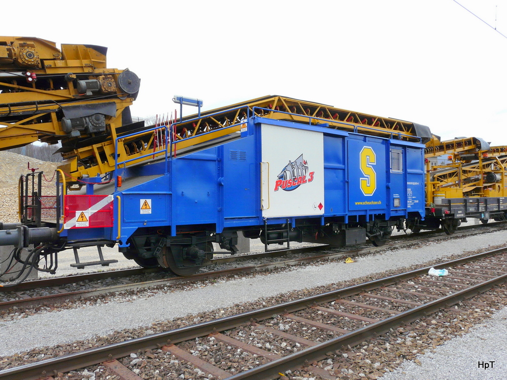 Scheuchzer Gleisbau - Spezialwagen f�r den Geleisebau  Xs 99 85 93 83 021-4 im G�terbahnhof von Biel am 26.03.2011
