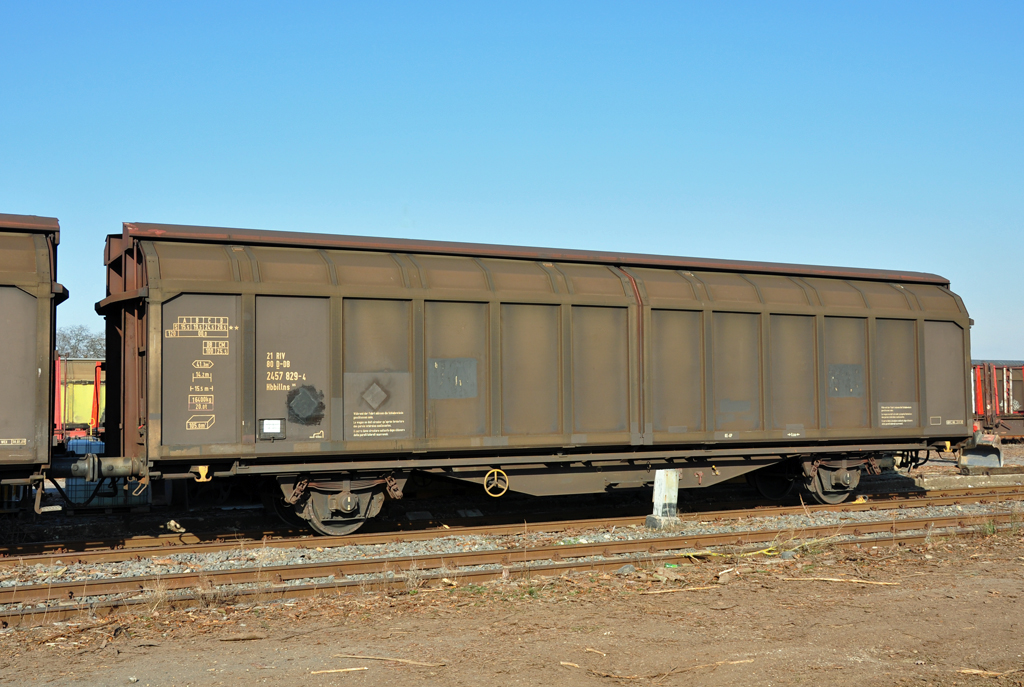 Schiebewandwagen 2457 829-4 am Bf Euskirchen - 07.02.2012