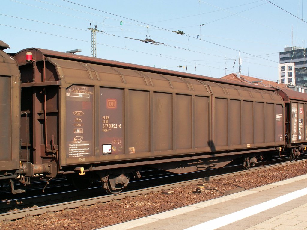 Schiebewandwagen mit Bundesbahnlogo am 7.10.07 in Kaiserslautern Hbf.