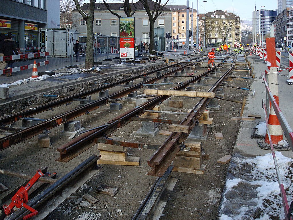 Schienen-Erneuerung ist noch im vollen Gange... Bedingt Busersatzbetrieb bis Endstation Triemli, Zrich Bhf. Wiedikon, 07. Mrz 2009, 15:56