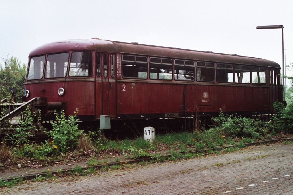 Schienenbus 998 314-9 auf Bahnhof Vechta (zwischen Bremen und Osnabr�ck) am 29-4-2000. Bild und scan: Date Jan de Vries. 