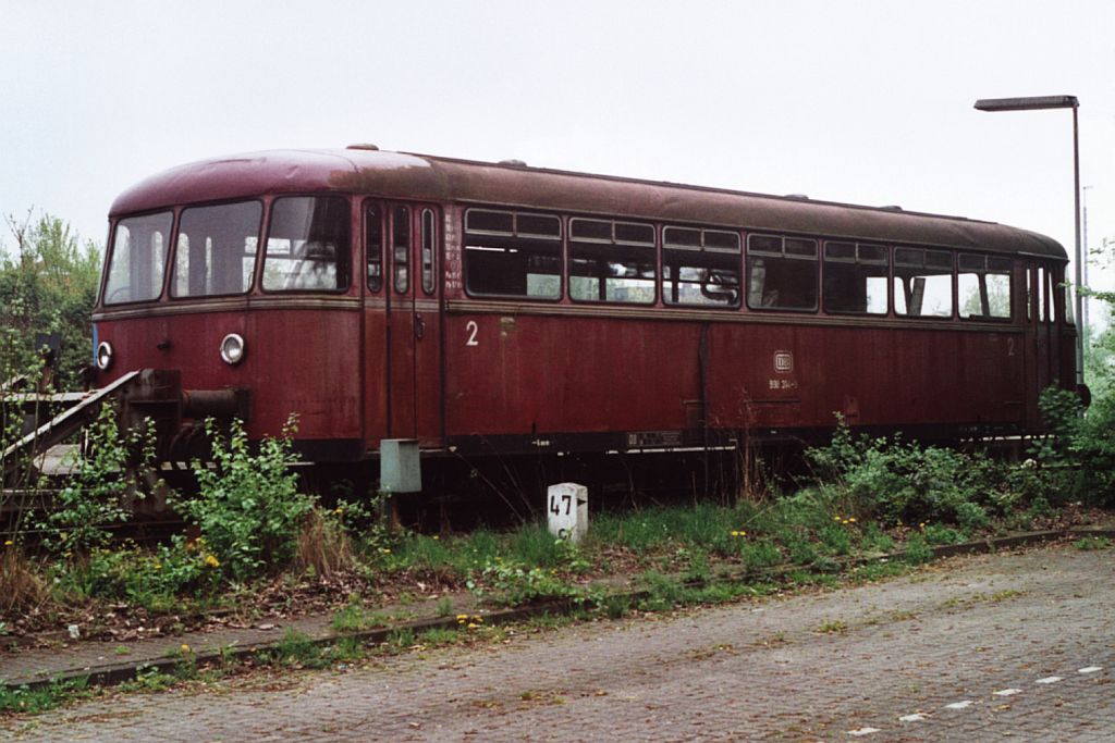 Schienenbus 998 314-9 auf Bahnhof Vechta (zwischen Bremen und Osnabrck) am 29-4-2000. Bild und scan: Date Jan de Vries. 