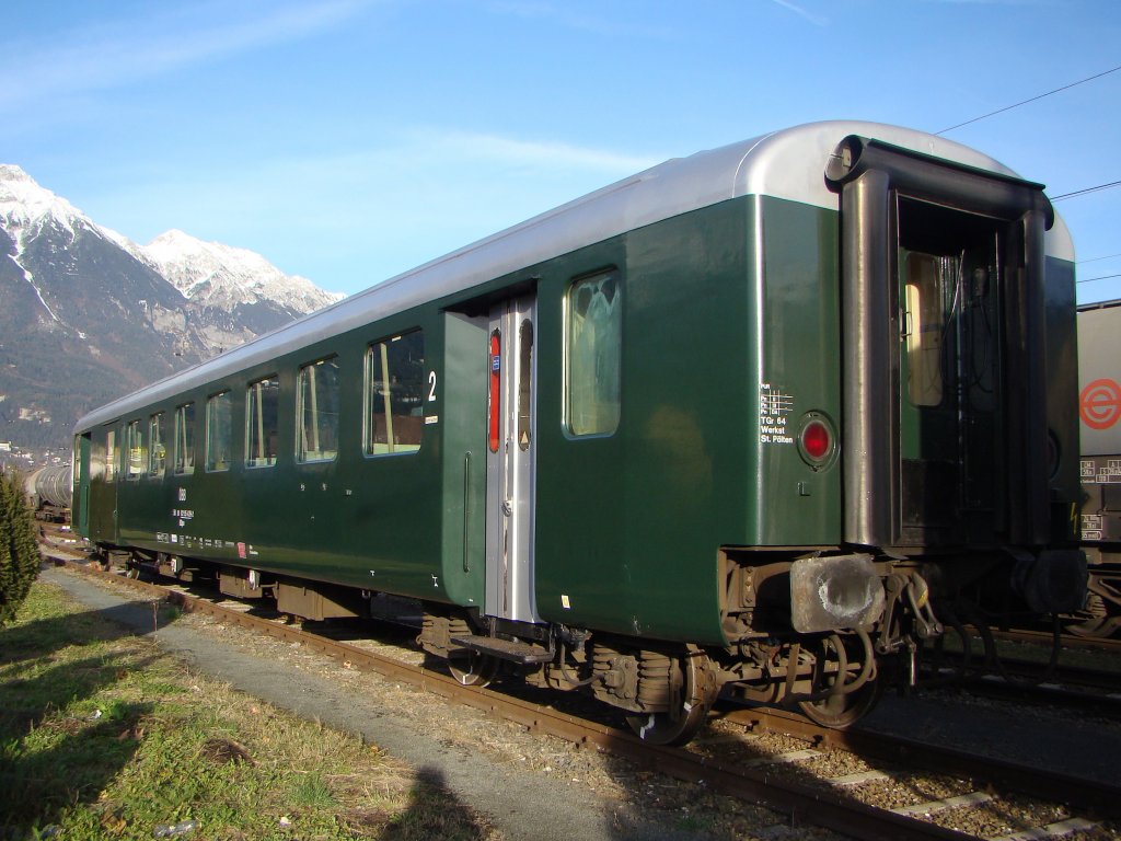 Schlierenwagen in Innsbruck wartet auf Reparatur.03.12.2009