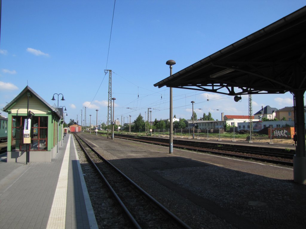Schmalspurbahnbahnsteig und DB Bahnsteig in Radebeul Ost; 25.05.2010