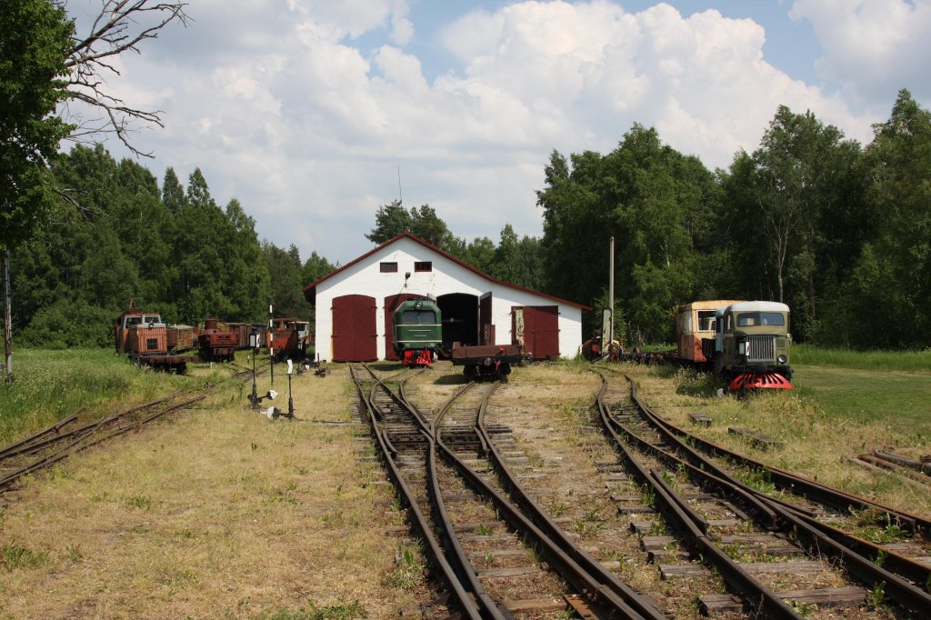 Schmalspurmuseum Lavassare in Estland. Blick vom
Bahnsteig der Museum Bahn aus in Richtung Lokschuppen
am 11.06.2011.