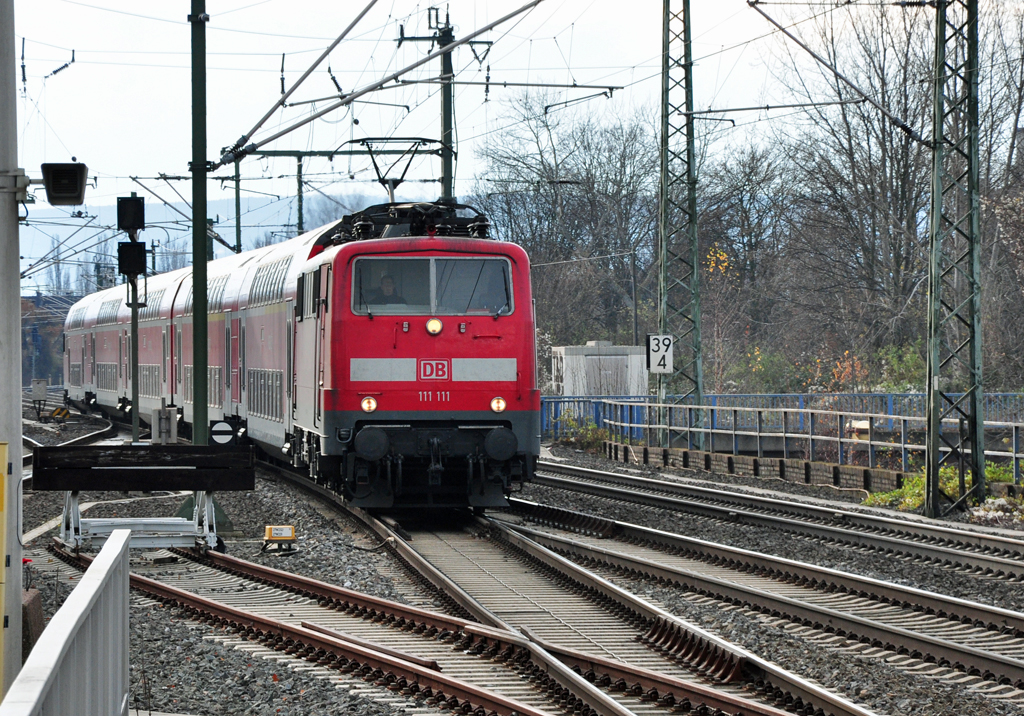  Schnapszahllok  - 111 111 fhrt mit 5 Dostos in den Bf Dren ein - 27.11.2010