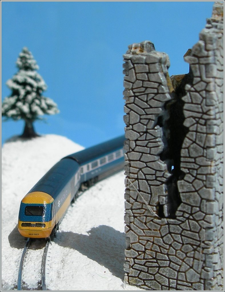 Schnee in Micro-Britannien. Trotz bevorzugtem Anschluss an die Europäische Zentralheizung (Golf-Strom) kann es in höheren Lagen in Micro-Britannien ab und zu schneien. 
5. Mai 2013