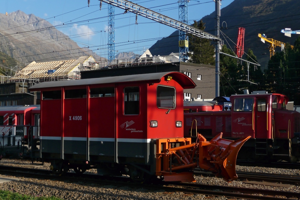 Schneerumer X4906 der MGB in Andermatt am 30.9.11