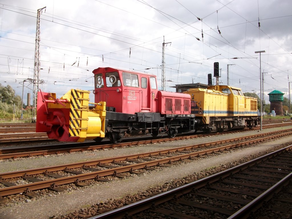 Schneeschleuder 40 80 947 5 153-9 stand zusammen mit 203 312 am 16.September 2010 in Stralsund.