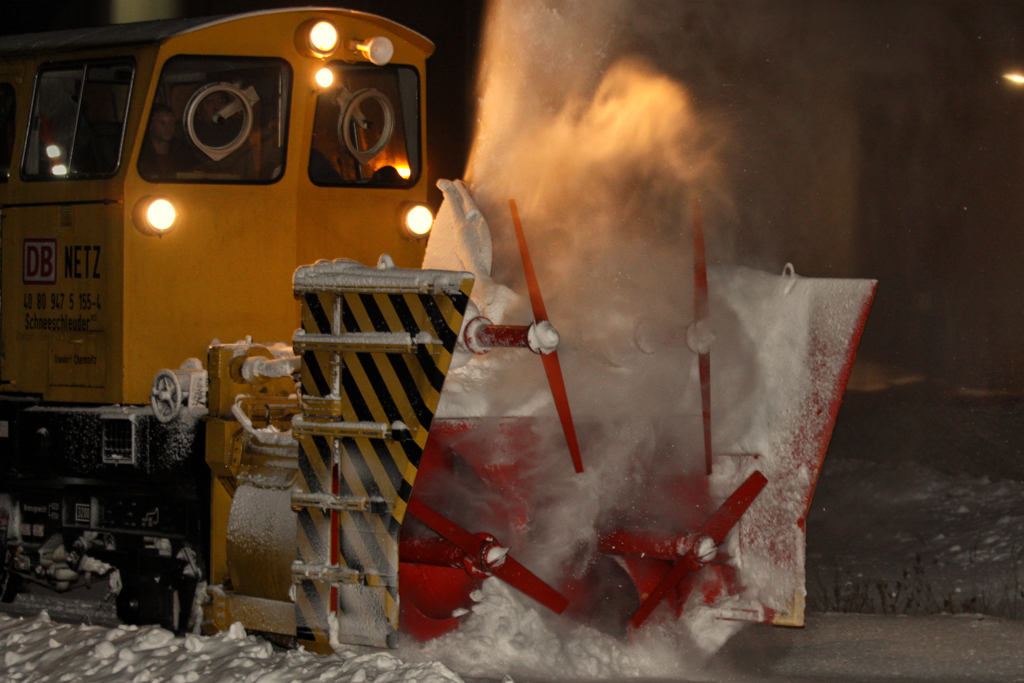 Schneeschleuder im Einsatz auf dem Bahnhof in Torgelow - 01.02.2010