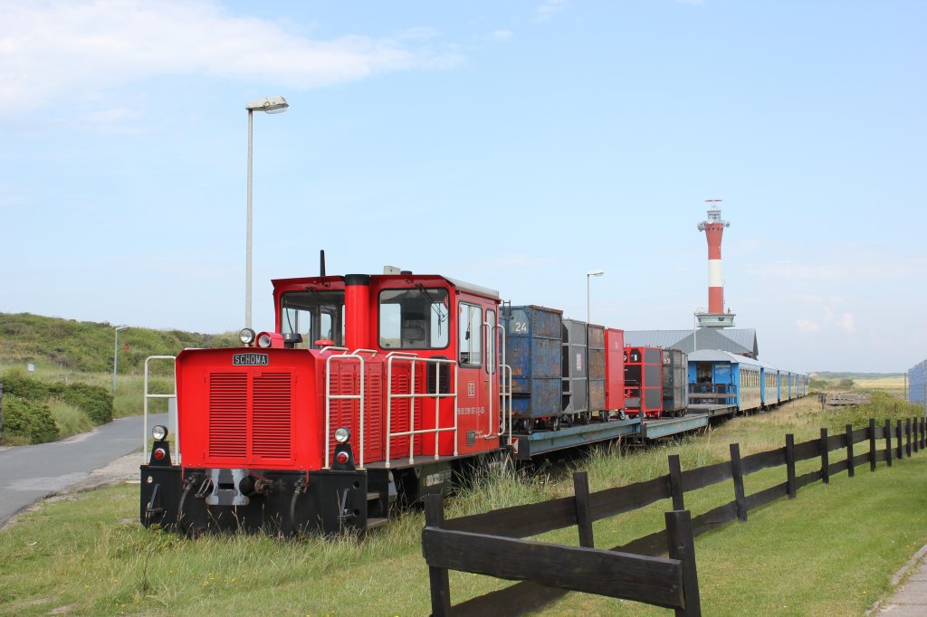 SCHMA 399 107-2 hat gerade einen Zug zu den Landschulheimen gebracht. Wangerooge, 05.08.2012.