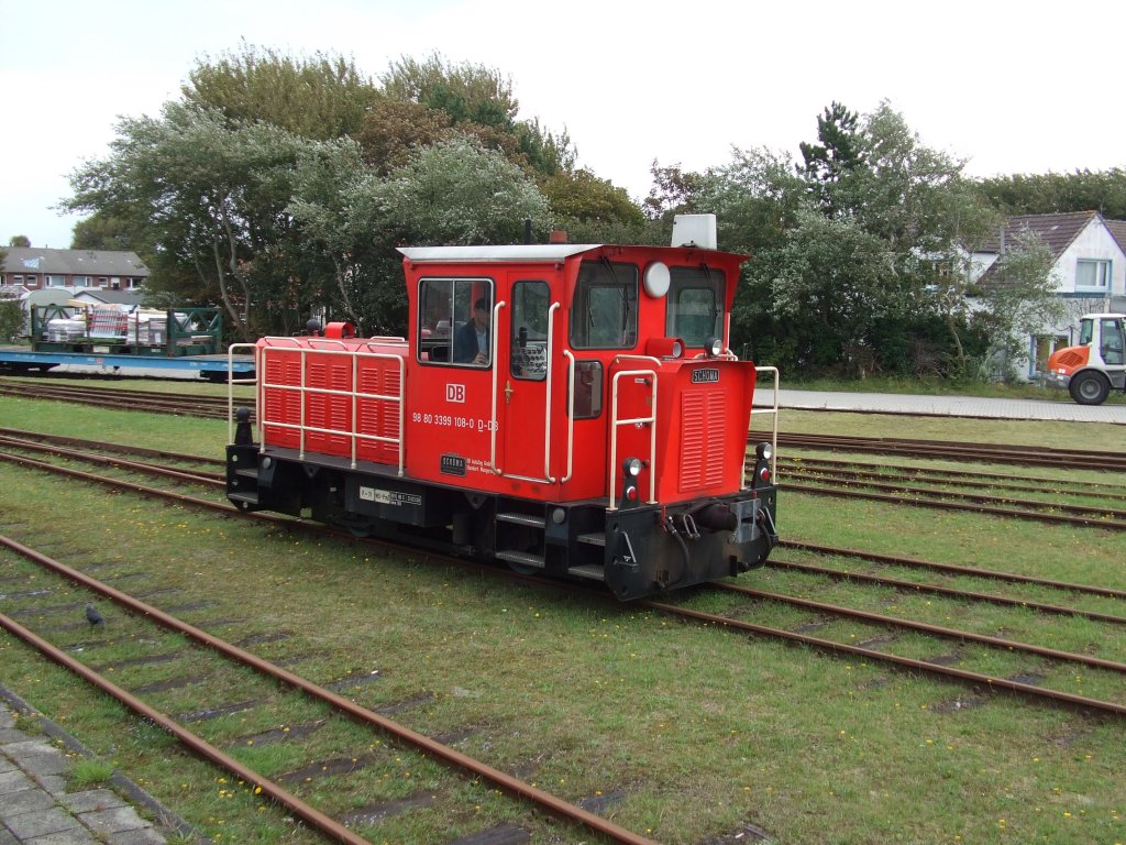 SCHMA 399 108-0 rangiert im Bahnhof Wangerooge. 10.08.2011