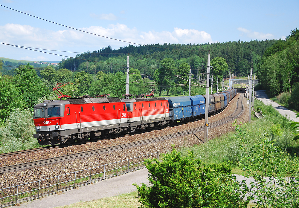 Schnes 1144 Tandem kurz vor Salzburg.