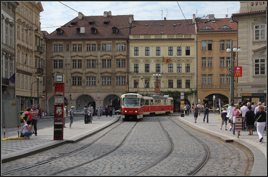 Schönes Prag - 

Tatra-Straßenbahn auf dem Malostranské náměstí. 

08.11.2010 (M)