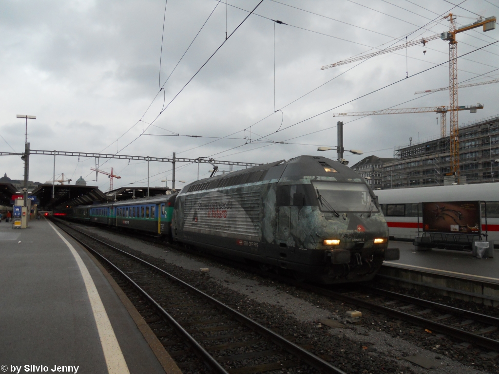 Schon am ersten Tag der neuen Fahrplanperiode am 12.12.2010 erreichte der IR 91 Bruxelles-Midi - Chur die Schweiz nicht pnktlich. An seiner Stelle fuhr ein unverpendelter Ersatzzug mit der Re 460 075-5 ''Alp Transit II'' nach Chur.