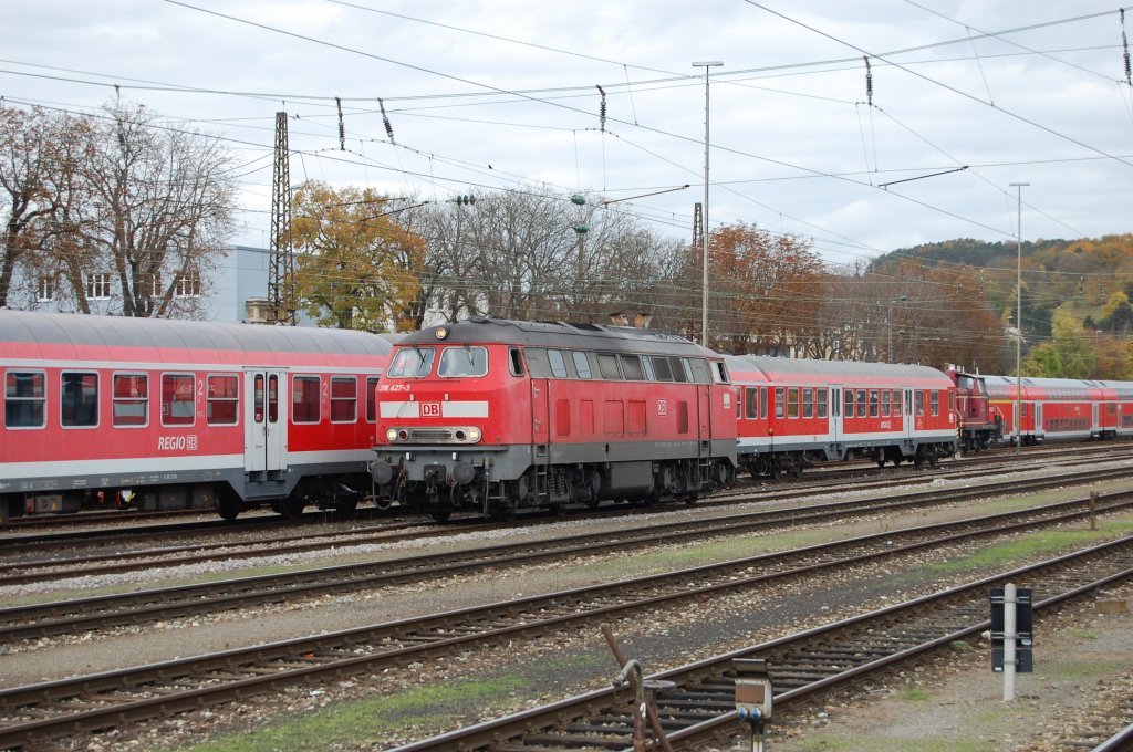Schon aus der Ferne sah ich sie, 218 427-3, aufgenommen am 26.10.2009 beim Rangieren im Ulmer Hbf.