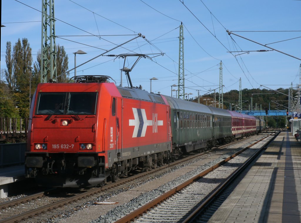Schon in Binz wurde der Bahnhof mit Schlagermusik von Andrea Berg aus dem Barwagen beschallt,selbst bei der Durchfahrt,am 09.Oktober 2011,konnte man erneut Andrea Berg h�ren,als die HGK 185 632 den Zug nach K�ln durch Bergen/R�gen zog.