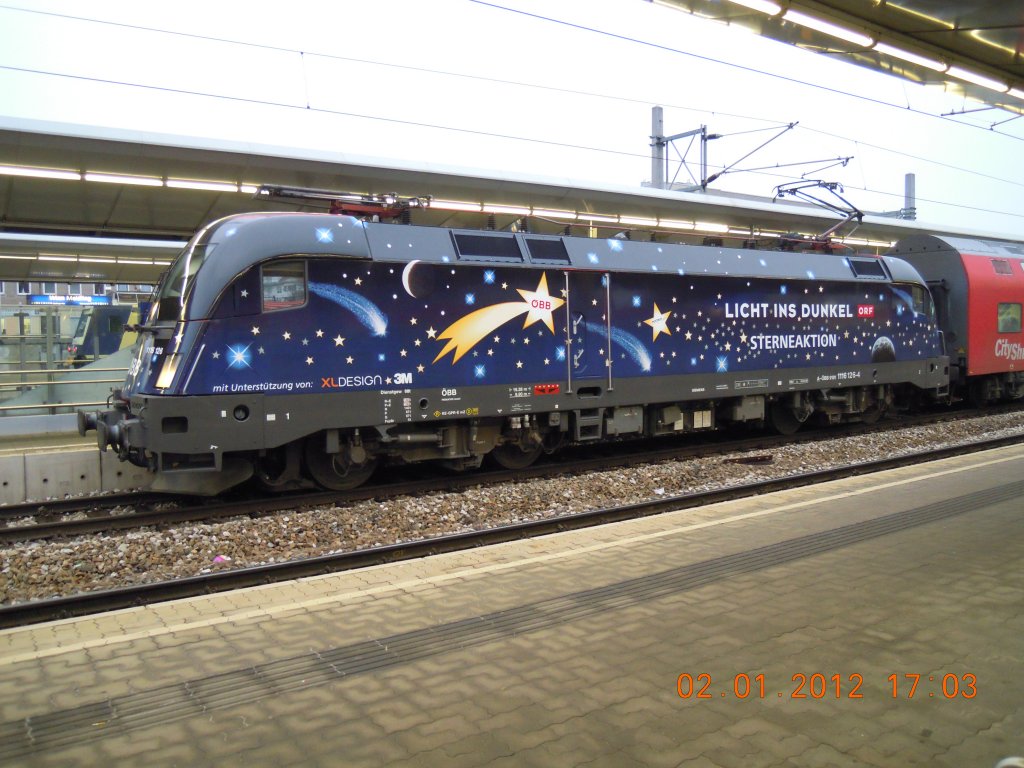 Schon einmal haben die BB auf einer Taurus-Lokomotive fr die Spendenaktion  Licht ins Dunkel  geworben. 1116 126-4 wartete am 2.1.2012 in Wien-Meidling auf das Grnsignal fr die Fahrt Richtung Wiener Neustadt.