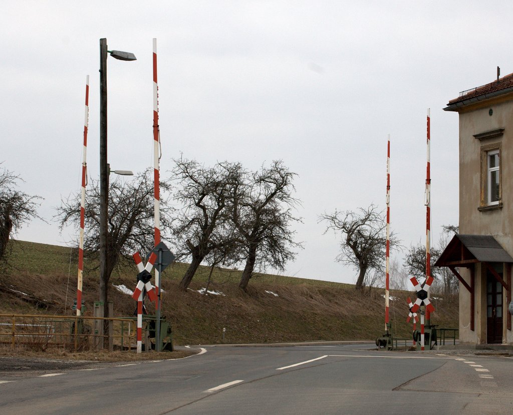 Schon seit Jahren findet sich diese Sicherungstechnik am B in Miltitz-Roitzschen im Triebischtal  01.04.2013  17:38 Uhr.