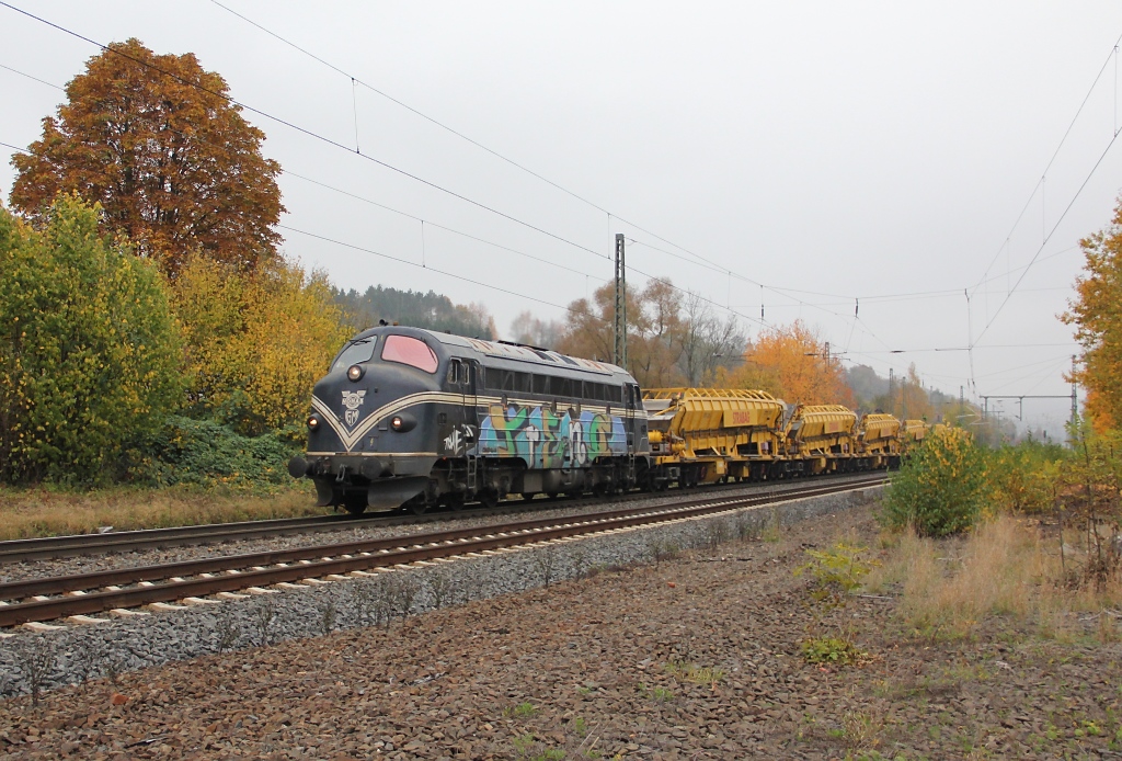 Schon von weitem gut hrbar kam am 24.10.2012 die MY1147 mit Bauzug ber die NSS in Richtung Sden. Aufgenommen beim B Eltmannshausen/Oberhone.