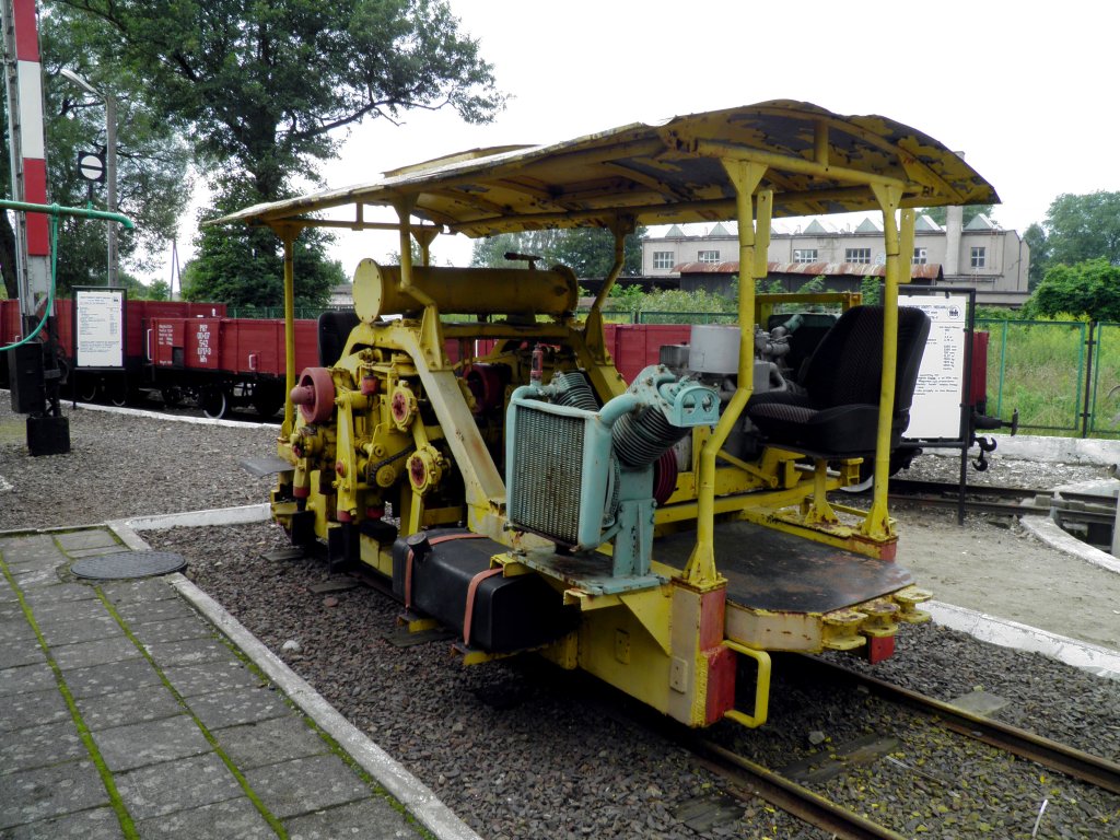 Schotteraufrtelmaschine im Schmalspurbahnmuseum Gryfice (12.08.11)