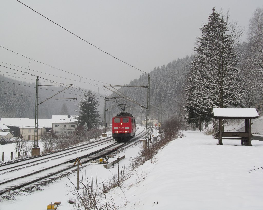 Schublok 151 153-4 wechselt am 28. Januar 2012 bei Frtschendorf auf das Gegengleis in Richtung Pressig.