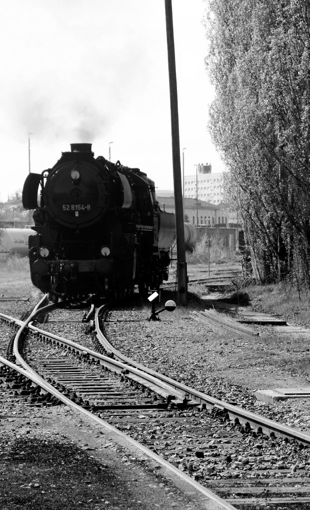 Schwarz-Weiss Impression der Dampflok BR 52 8154-8 in Gera. Foto 28.04.2012