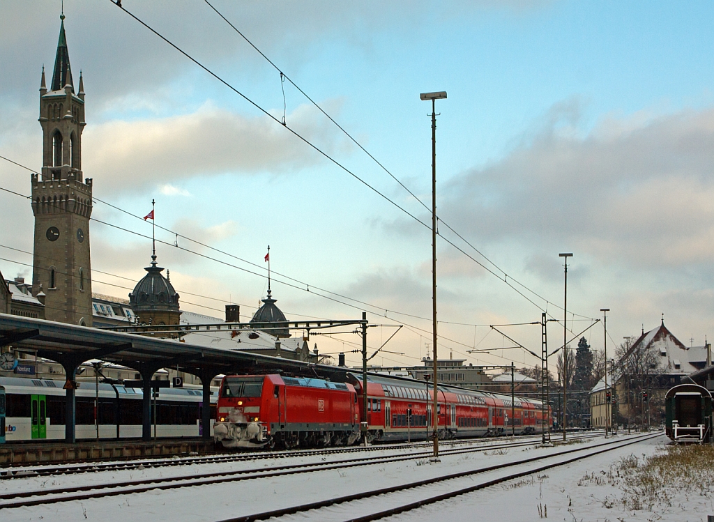 Schwarzwaldbahn: 146 231-6 mit RE 5311 (Karlsruhe – Offenburg – Villingen – Singen – Konstanz – Kreuzlingen (CH)) beim Halt im Bahnhof Konstanz am 08.12.2012. 
Die BR 146.2 ist eine Bombardier TRAXX P160 AC2.
Die Nennleistung (Dauerleistung) betrgt 5600 kW (7600 PS) bei einem Dienstgewicht von 84 t hat sie eine Hchstgeschwindigkeit 160 km/h