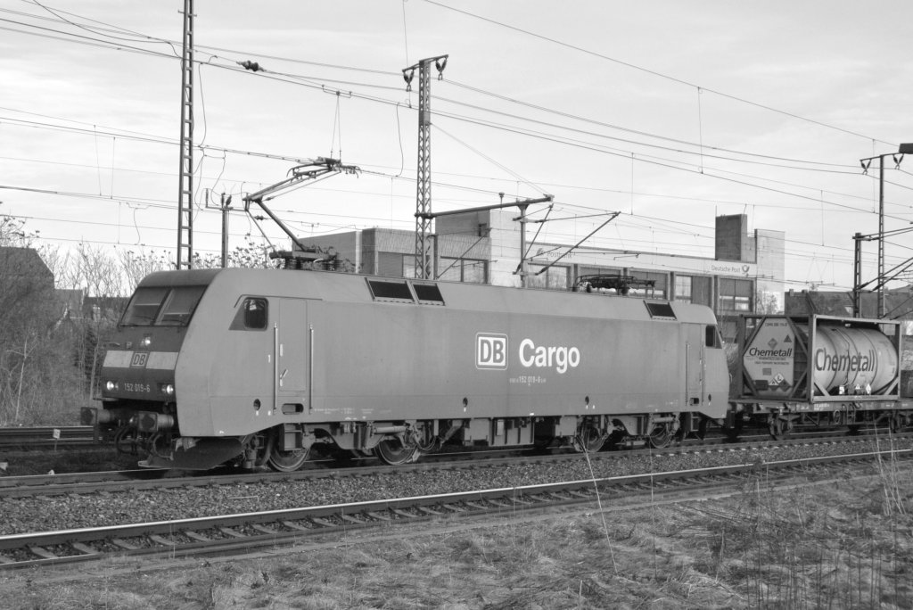Schwarzweibild der 152 019-8, am 09.02.2011 in Lehrte.