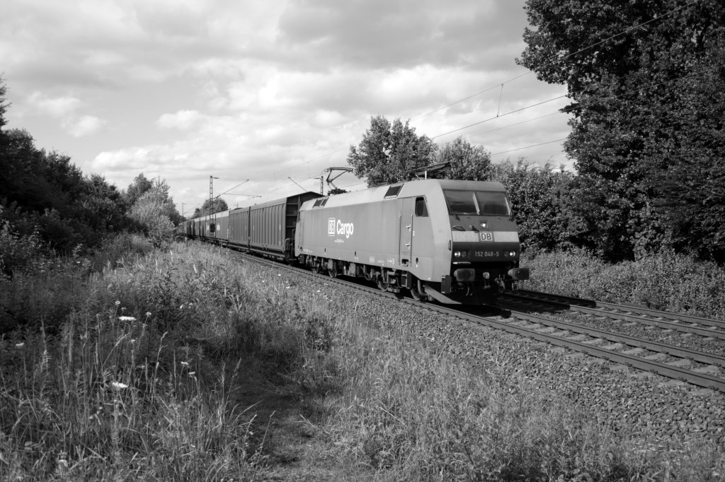 Schwarzweibild der 152 048, am 14.07.2011 in Limmer.