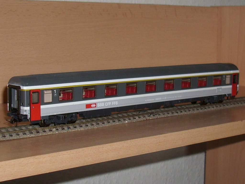 Schweizer 1.Klasse Wagen von Roco in H0.