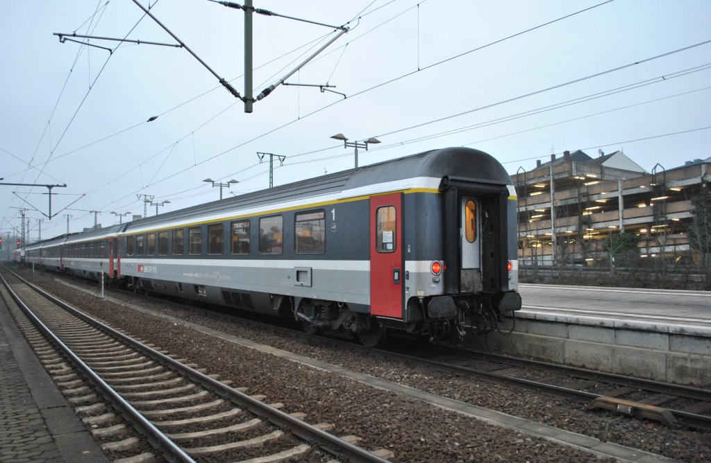 Schweizer IC-Wagen am 30.01.2011 in Lehrte.