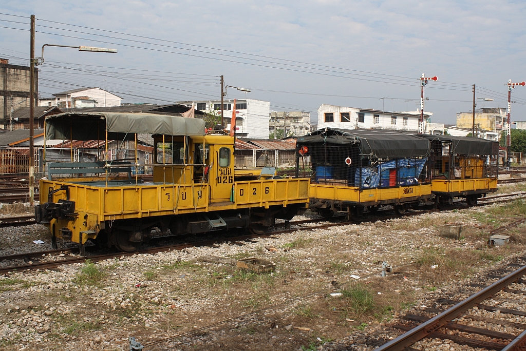 Schwerkleinwagen รบน.026 am 08.Jänner 2013 in der Surat Thani Station.

