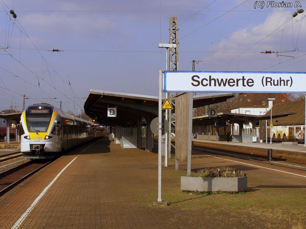 Schwerte(Ruhr) am 23.03.2010.
RE13  Maas-Wupper-Express  aus Hamm(Westf) kommend in Richtung Venlo(NL) bei einem kleinen Zwischenhalt.