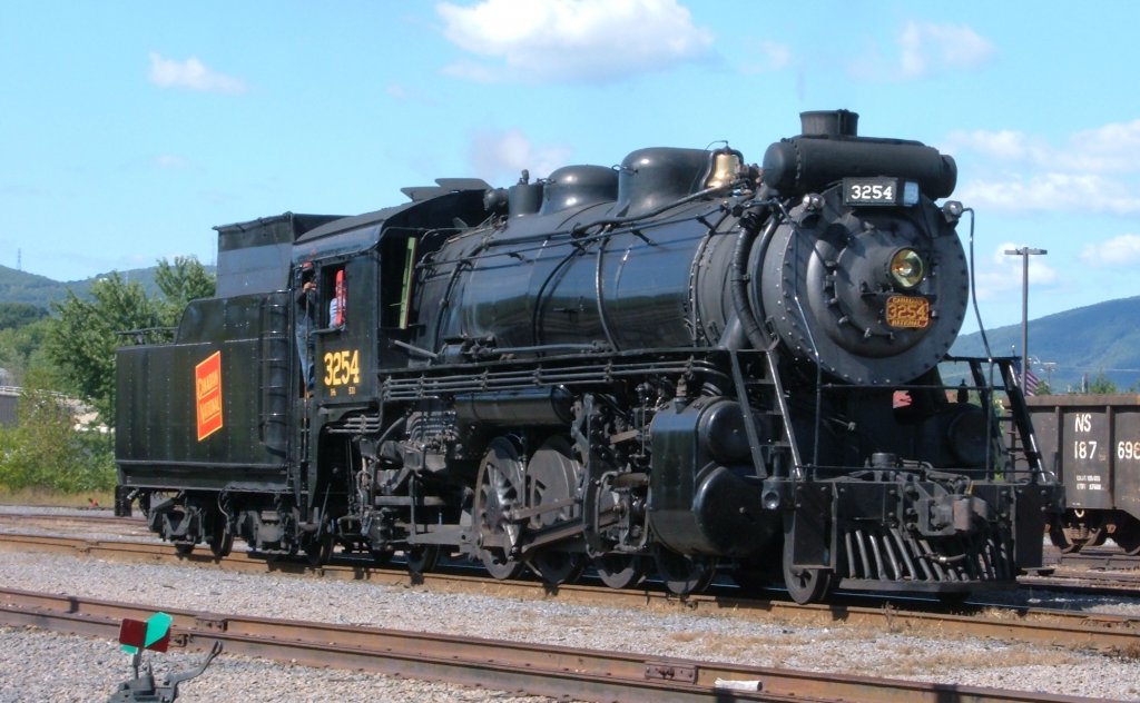 Scranton, PA / Steamtown. 8/2005. Canadian Pacific 3254 rangierend. Class S-1-b 2-8-2