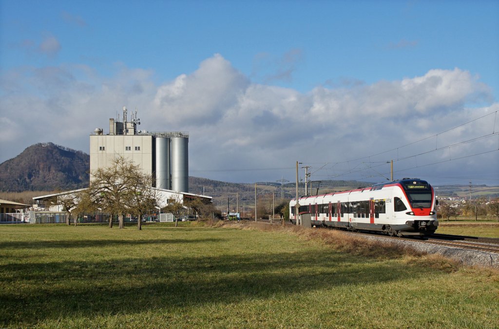 Seehas RABe 521 208 als SBB 87679 Engen - Konstanz erreicht in Krze Mhlhausen (b.Engen). 26.12.12