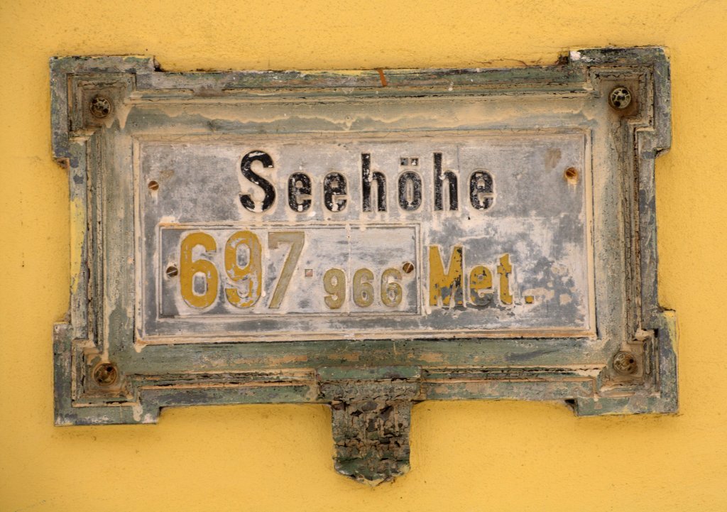 Seehhe 697.966 M hoch liegt der Bahnhof Potucky, Genzbahnhof der Strecke Johanngeorgenstadt - Karlsbad. Der kleine Bahnhof ist in baulich gutem Zustand.
13.01.2013 gegen 14:50 Uhr