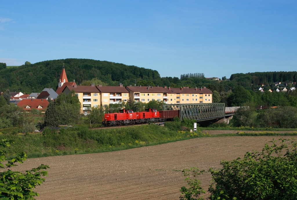 Sehr groes Frachtaufkommen beim VG 72052 konnte am 10.05.2012 im Traisental beobachtet werden, weshalb der Zug mit 2070.037 und 053 bespannt wurde. Wilhelmsburg