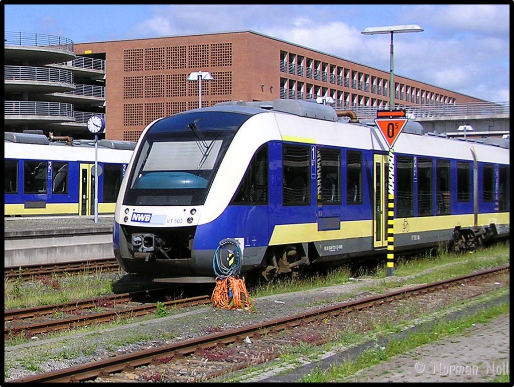 Seid kurzem heisst es hier auf dem rechten Gleis 1.Gang einlegen und rollen lassen ;-), bei dieser bertriebenen Geschwindigkeit von 5 Km/h.Bf Wilhelmshaven 12/06/2010