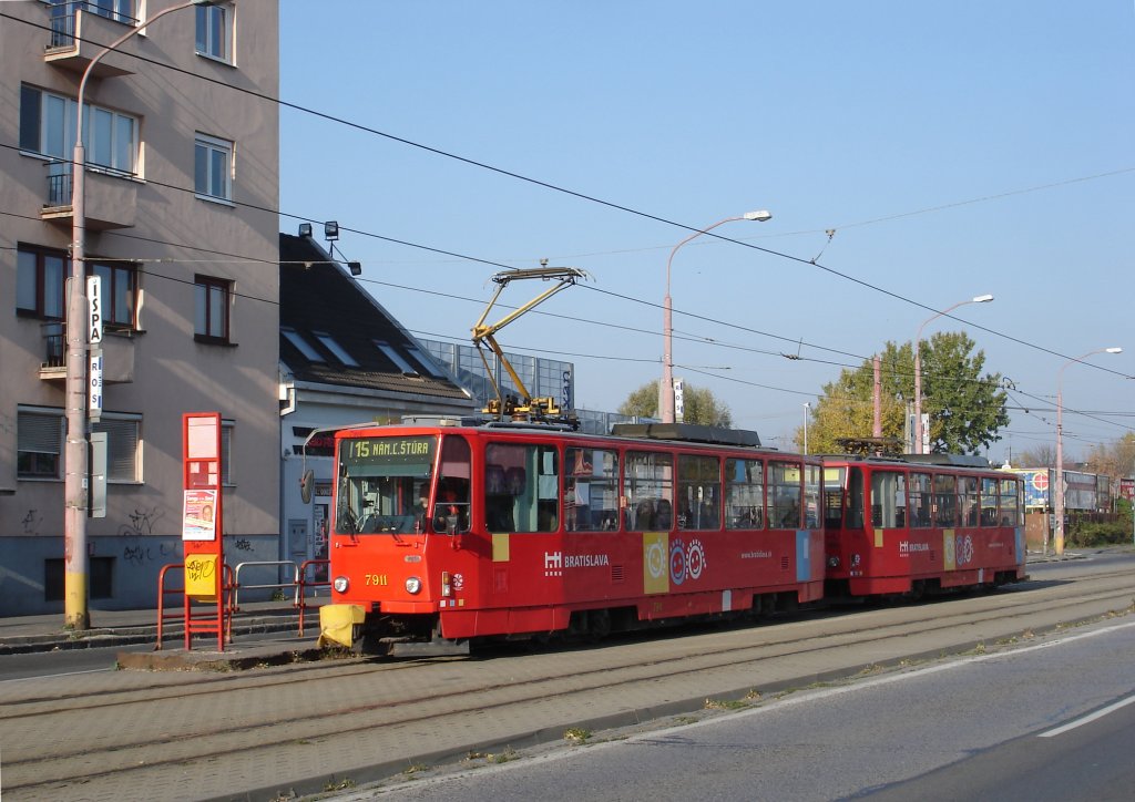 Seit 02.11.2011 ist Preburger Hauptbahnhof (Bratislava hl. st.) ohne Straenbahnverkehr. Das Netz ist trotzdem „bereichert“ um neue Linien, und einige T6A5-Wagen fahren durch nicht gewhnliche Stadteile    