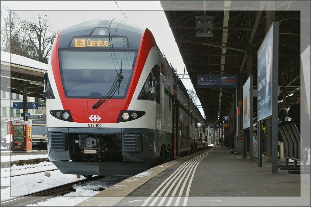 Seit Anbeginn verndert die Eisenbahn die Landschaft, und doch ist mir nicht ganz Klar, wie der seit Fahrplanwechsel von Vevey nach Genve fahrende RE  nicht via Lauanne verkehren .
Vevey, den 9. Dez. 2012