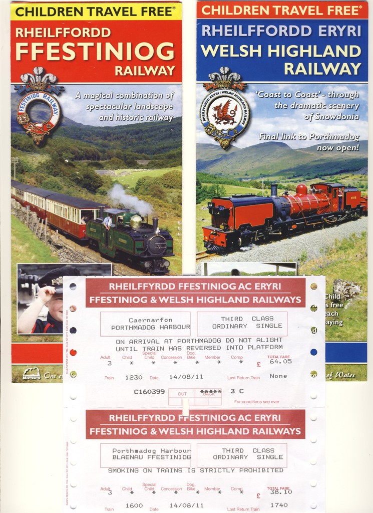 Seit April 2011 ist es mglich beide Bahnreisen miteinander zu verbinden. Bis zum Lckenschluss zwischen Pont Croesor und Porthmadog hatten die Welsh Highland Railway und die Ffestiniog Railway keine direkte Verbindung. In Porthmadog fehlt noch ein Bahnsteig auf der WHR Seite, weshalb der einfahrende Zug am Bahnhof vorbei fhrt und dann an den Bahnsteig auf der andern Bahnhofseite zurckdrckt. (Siehe Anweisung auf der Fahrkarte) (14.08.2011)