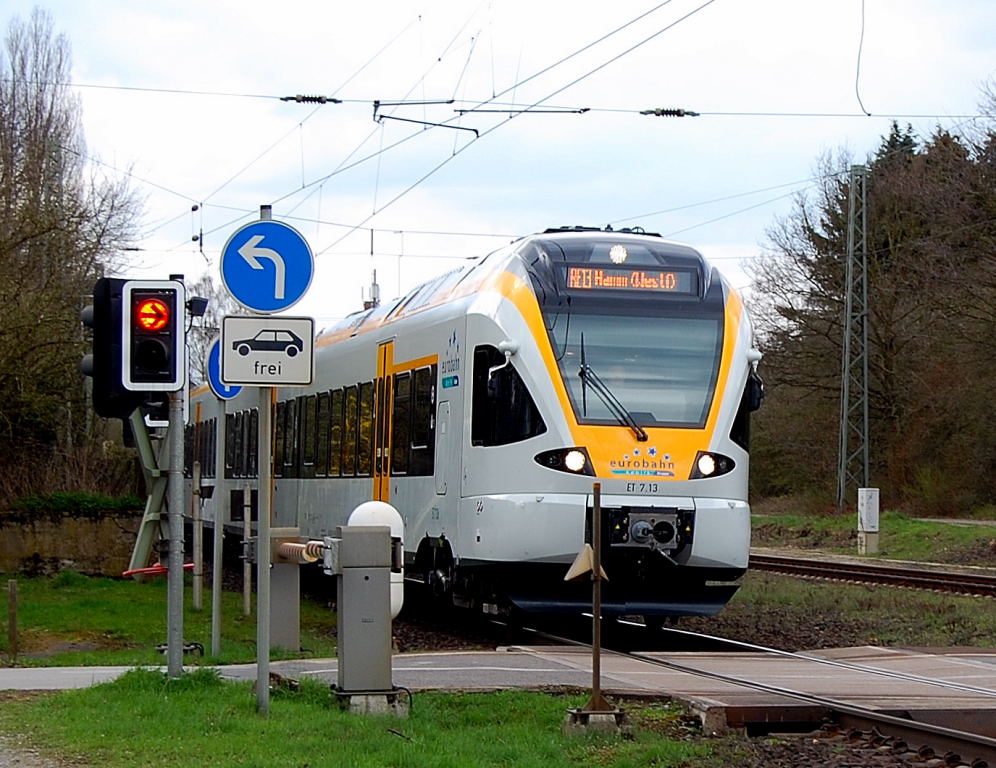 Seit dem 1.4.2010 ist der DB-Ersatzverkehr auf der RE 13 vorbei, jetzt fhrt die 
Eurobahn die Relation Kaldenkirchen-Mnchengladbach-Hamm/Westfalen. Am 2.4.2010 tut das nun der ET 7.13! 